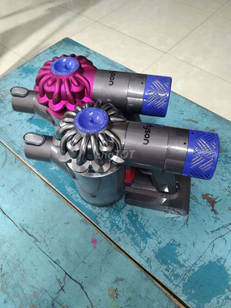 Máy hút bụi dyson v6