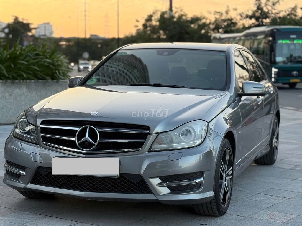 Mercedes C200 Editions 2014 Siêu Đẹp. Mua bán Ô tô tại Quận Thanh Xuân Hà Nội được đăng bởi Nguyễn Tuấn Hoàng hình 2