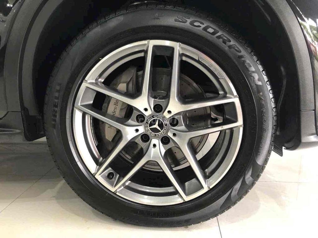 Mercedes Benz GLC Class 2018 300 4MATIC AT - 80000. Mua bán Ô tô tại Quận Thanh Khê Đà Nẵng được đăng bởi TrinhLand Đà Nẵng hình 5