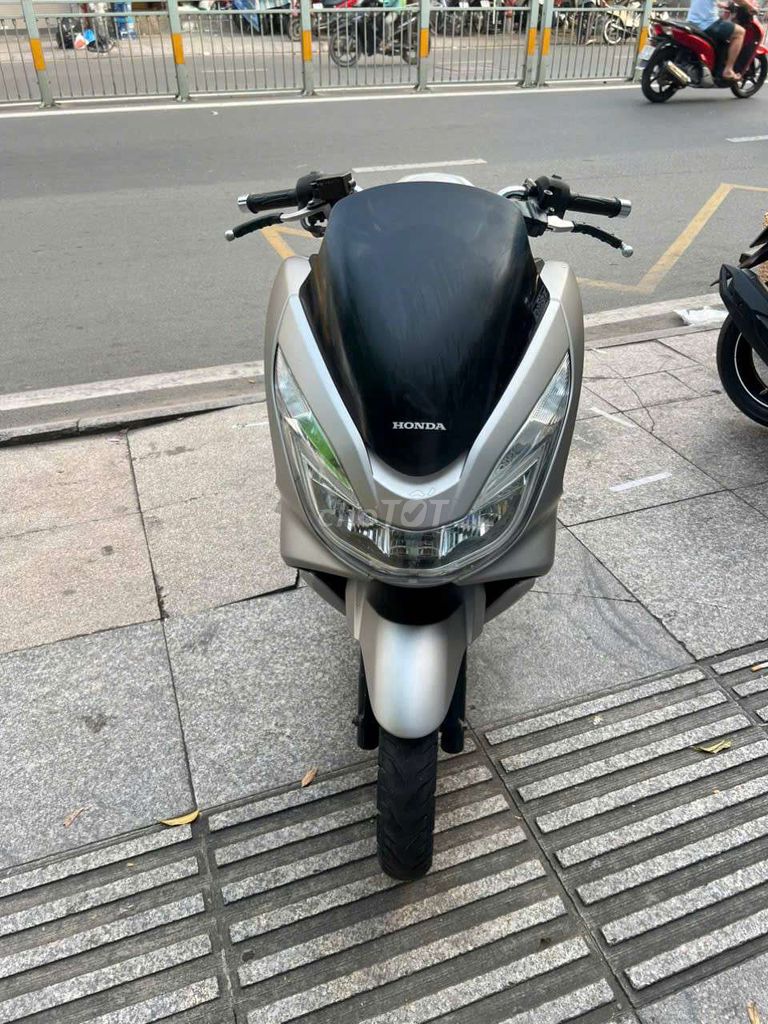 Honda PCX 125 2016 mới 90% biển số thành phố. Mua bán Xe máy tại Quận Tân Phú Tp Hồ Chí Minh được đăng bởi Tuanduy hình 2