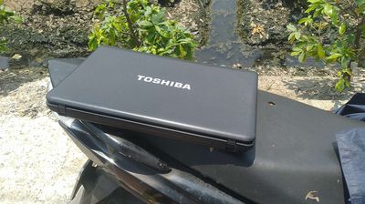 Toshiba c655 T7500 4g 320g mh 15.6 pin 1h gia 850k