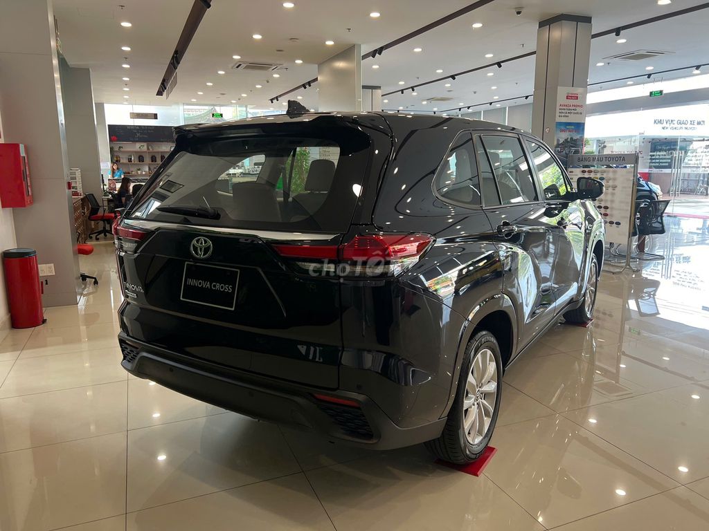 INNOVA CROSS | Tặng bảo hiểm | Phụ Kiện. Mua bán Ô tô tại Thành phố Thủ Đức Tp Hồ Chí Minh được đăng bởi Hiếu Trả Góp Xe hình 16