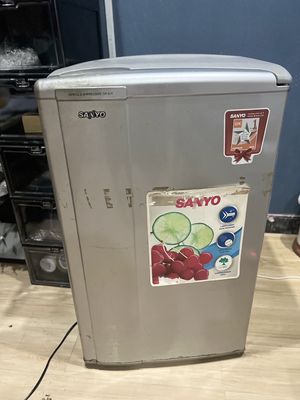 Thanh lý tủ lạnh Sanyo mini 90l đã sử dụng. Mua bán Tủ lạnh tại Quận 11 Tp Hồ Chí Minh được đăng bởi Phạm Nhung