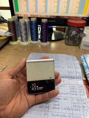 Samsung Galaxy Z Flip3 Vàng 128GB sọc màn. Mua bán Điện thoại tại Huyện Củ Chi Tp Hồ Chí Minh được đăng bởi Loa Xách Tay Âm Thanh Hq