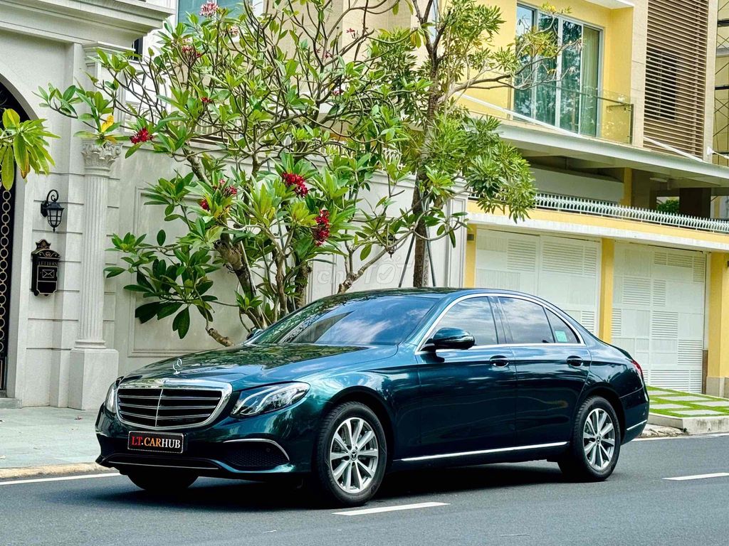 Mercedes E200 model 2020 siu siu đẹp