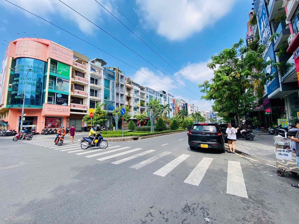 MẶT TIỀN PHAN XÍCH LONG 6,6x13m, HẦM, 5 TẦNG, 39,x Tỷ