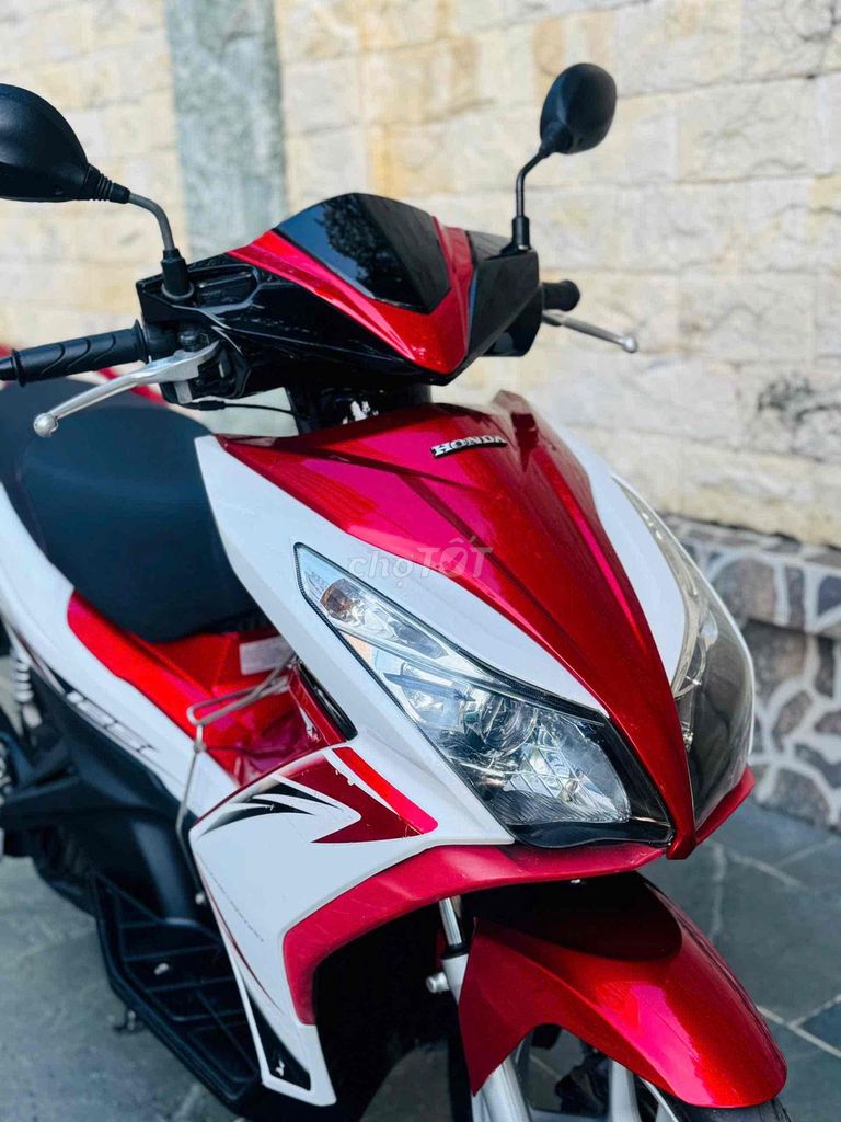 Honda Airblade 125fi 2015, оформление и новые номера