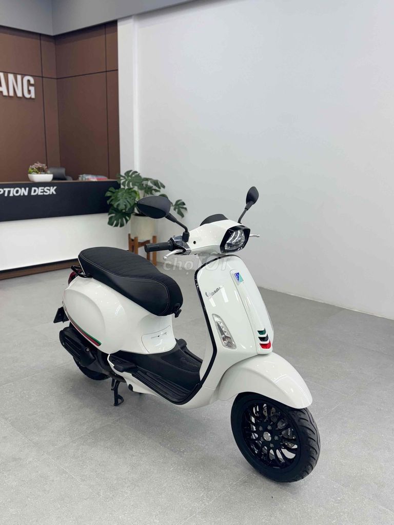 VespaSprint 125Abs 2021 Trắng rin đẹp chuẩn lướt. Mua bán Xe máy tại Quận Cái Răng Cần Thơ được đăng bởi Cửa Hàng Xe Máy Quang Sang hình 1