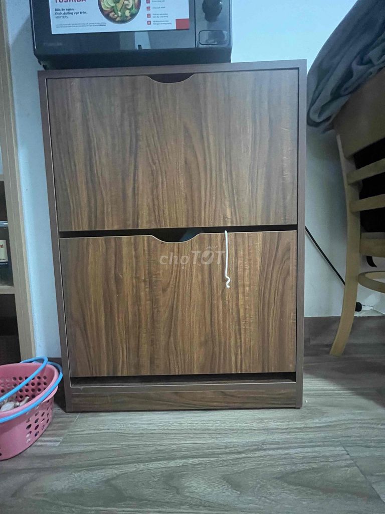 Tủ giày Gỗ Nâu Còn mới. Mua bán Tủ, kệ gia đình tại Quận Hoàng Mai Hà Nội được đăng bởi Quyên hình 1