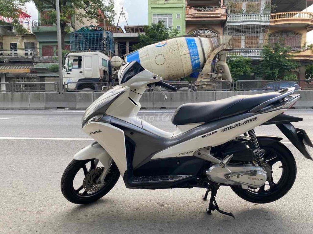 Honda airblade đời cao êm chất đẹp mê ly. Mua bán Xe máy tại Quận Hồng Bàng Hải Phòng được đăng bởi Ly  hình 2