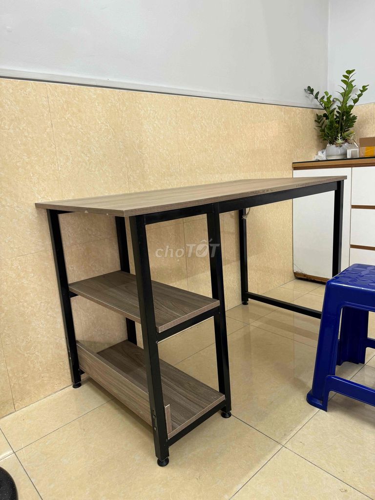 Bàn làm việc gỗ kim loại 120x60x75cm. Mua bán Bàn ghế tại Quận 4 Tp Hồ Chí Minh được đăng bởi Trần Anh Tuấn hình 1