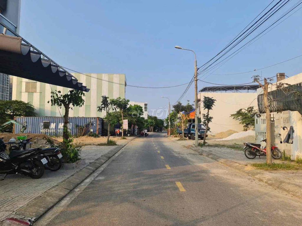 Trung Lập 10, sạch đẹp giá phải chăng
