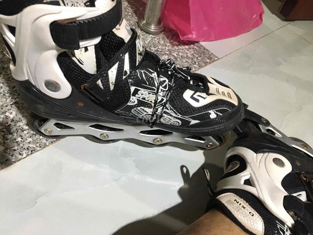 Giầy patin bánh nhựa có đèn size 40/41