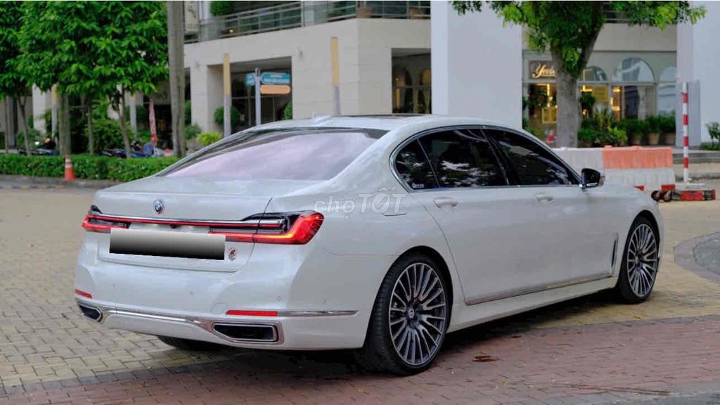 BMW 740i PE 2020 Trắng 20.000 km. Mua bán Ô tô tại Quận 7 Tp Hồ Chí Minh được đăng bởi Hoàng Trung hình 5