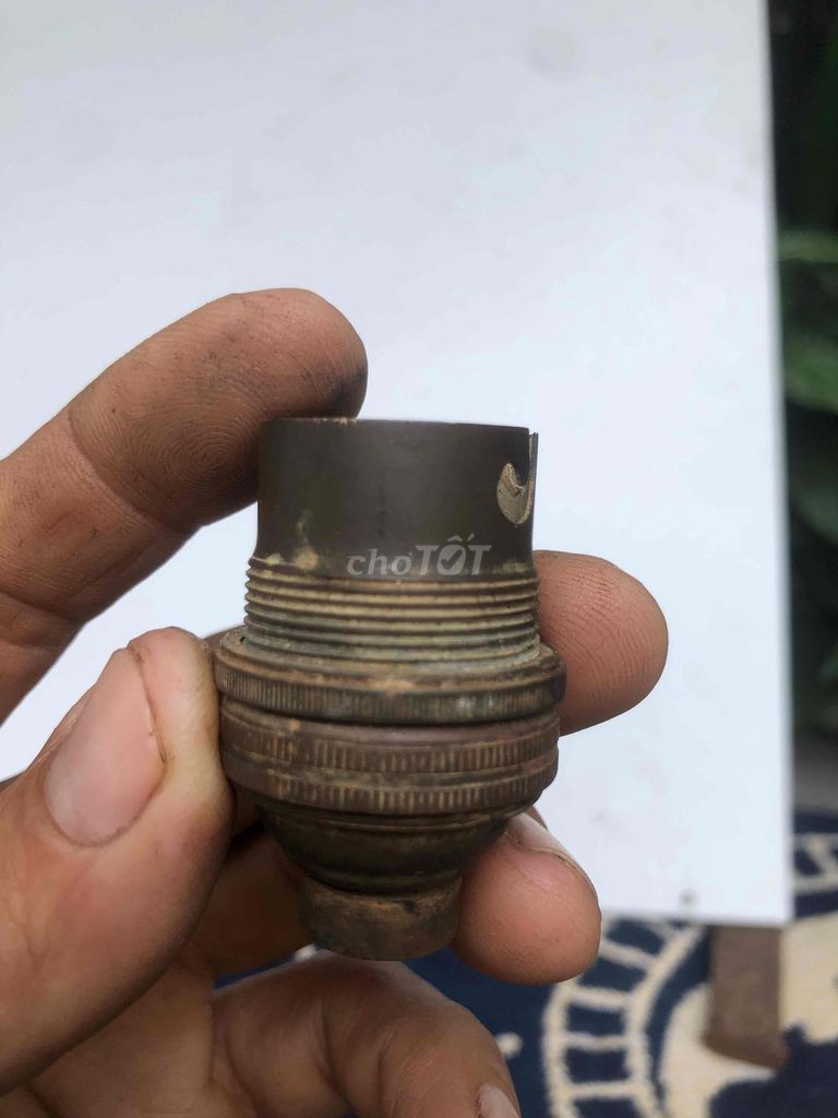 Chuôi đèn Đồng Cổ điển. Mua bán Đèn tại Quận 3 Tp Hồ Chí Minh được đăng bởi HoVaTen  Nghèo mua gì đt XinCamOn hình 1