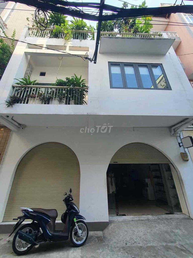 Cho thuê nhà HXH khu Phan Xích Long p1 Phú Nhuận. DT 8x12m 3 tầng