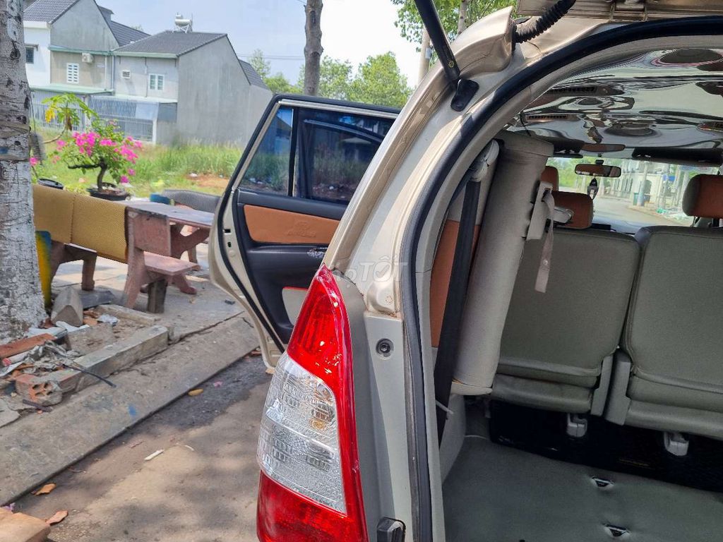 Toyota innova 2016 2.0V - 100000 km. Mua bán Ô tô tại Thị xã Bến Cát Bình Dương được đăng bởi Lâm Văn Kỳ hình 5