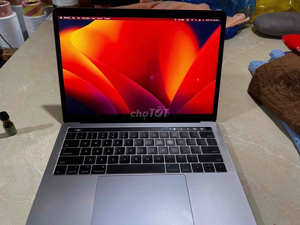 Cần bán Macbook pro 2017 như hình