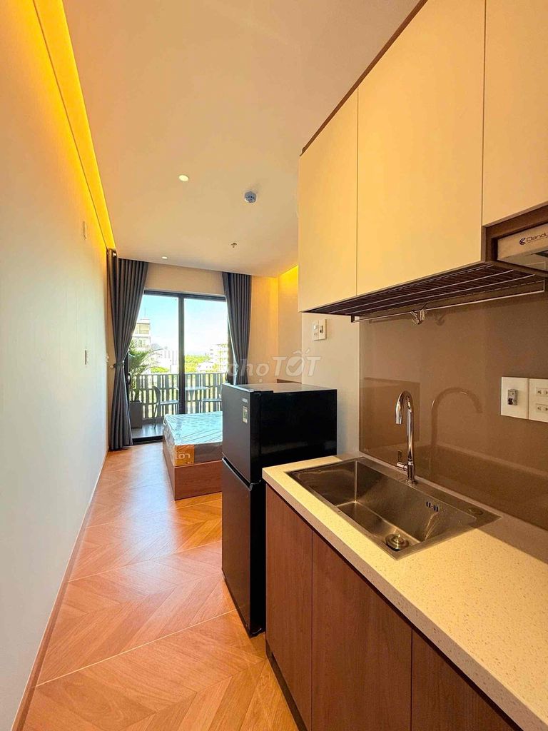 New Light Apartment unit with balcony in FPT City — photo 2