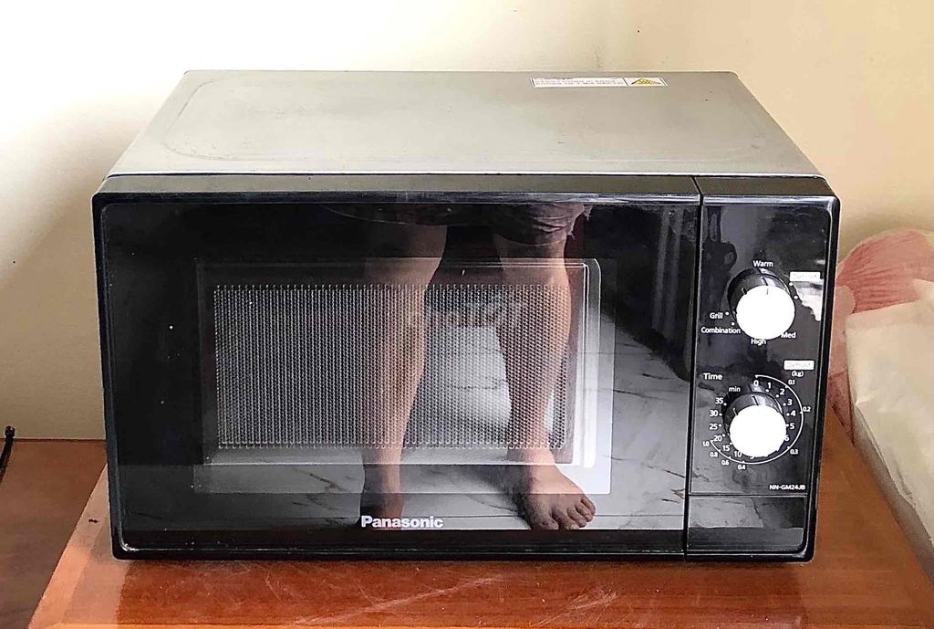 Lò vi sóng Panasonic có nướng 20L. Mua bán Bếp, lò, đồ điện nhà bếp tại Quận Hoàng Mai Hà Nội được đăng bởi luat nguyen hình 1