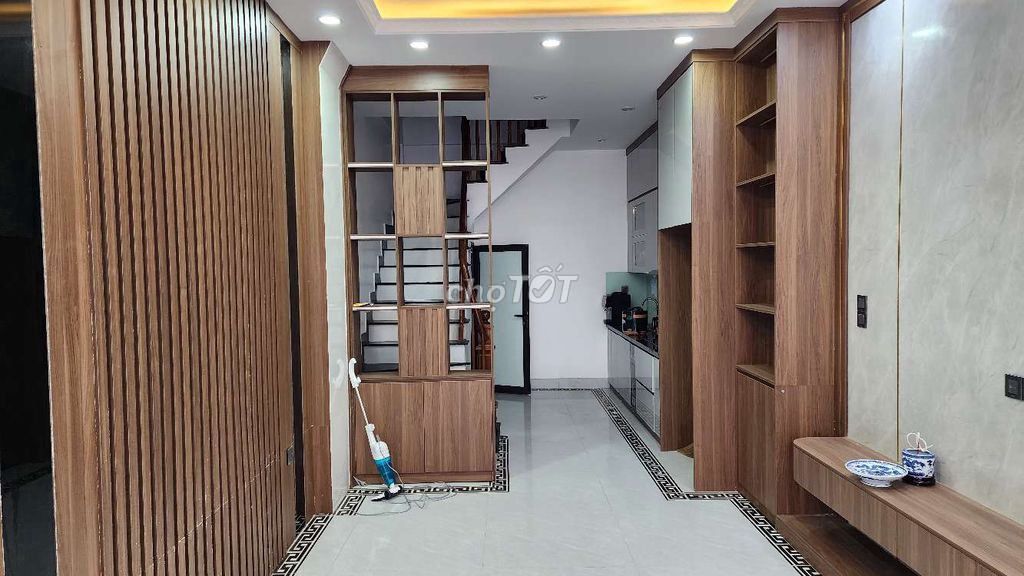 Cho thuê nhà Hoa Lâm, Phường Đức Giang, Dt 35m2 x 5 tầng giá 10tr