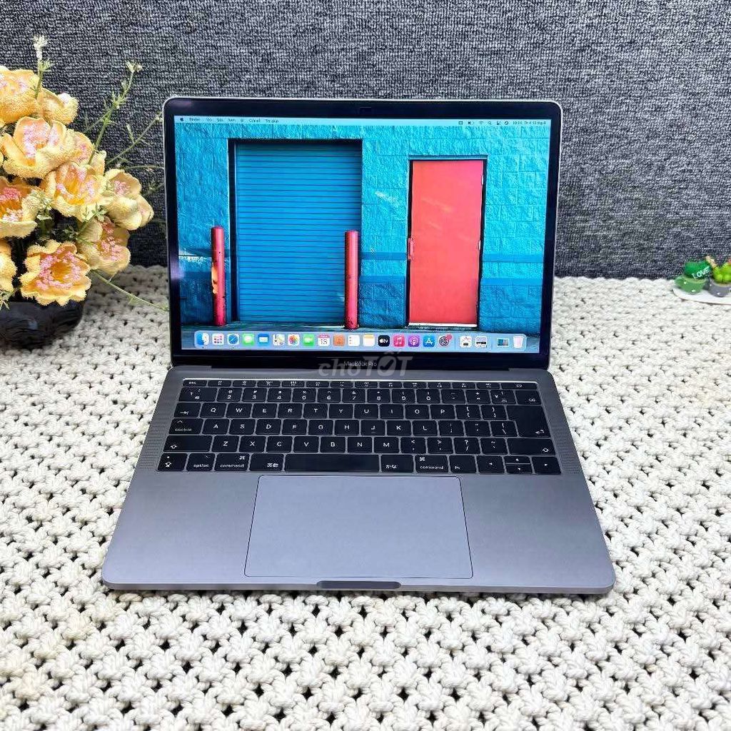 Macbook Pro 2017 - Ram 16G - Máy đẹp. Mua bán Laptop tại Thành phố Huế Thừa Thiên Huế được đăng bởi LÊ NGUYỄN LAPTOP LAPTOPHUE COM VN hình 1