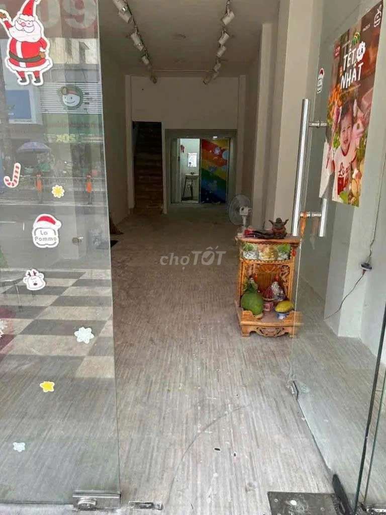 MT NGUYỄN THỊ MINH KHAI Q1. 3 tầng st. Giá chỉ 35tr