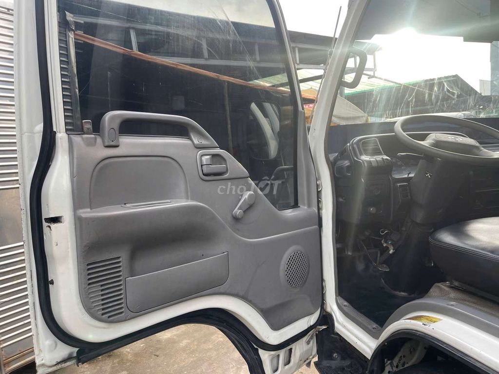 BÁN GẤP Isuzu 1.9 tấn đời 2006 thùng kín 4m5. Mua bán Xe tải, xe ben tại Thành phố Thuận An Bình Dương được đăng bởi Xe tải Bình Dương hình 10