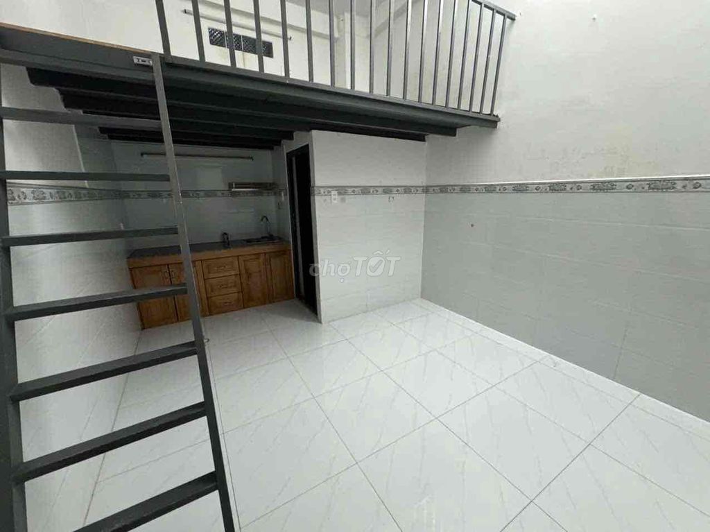 40m2 , có gác , 3.4tr, điện nhà nước , nước 150k , an ninh