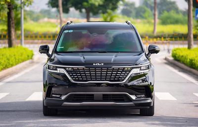 Kia Carnival Signature 2.2D 2024 Đen | 60,000 Km