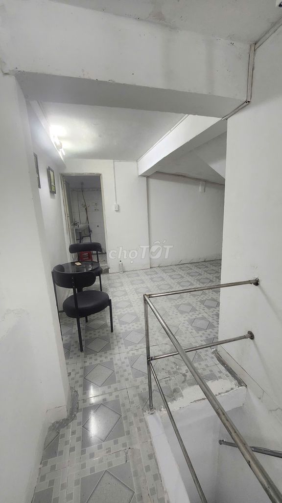 Аренда · 1 комн. · 20 м² · Quận 1, ул. Bùi Viện