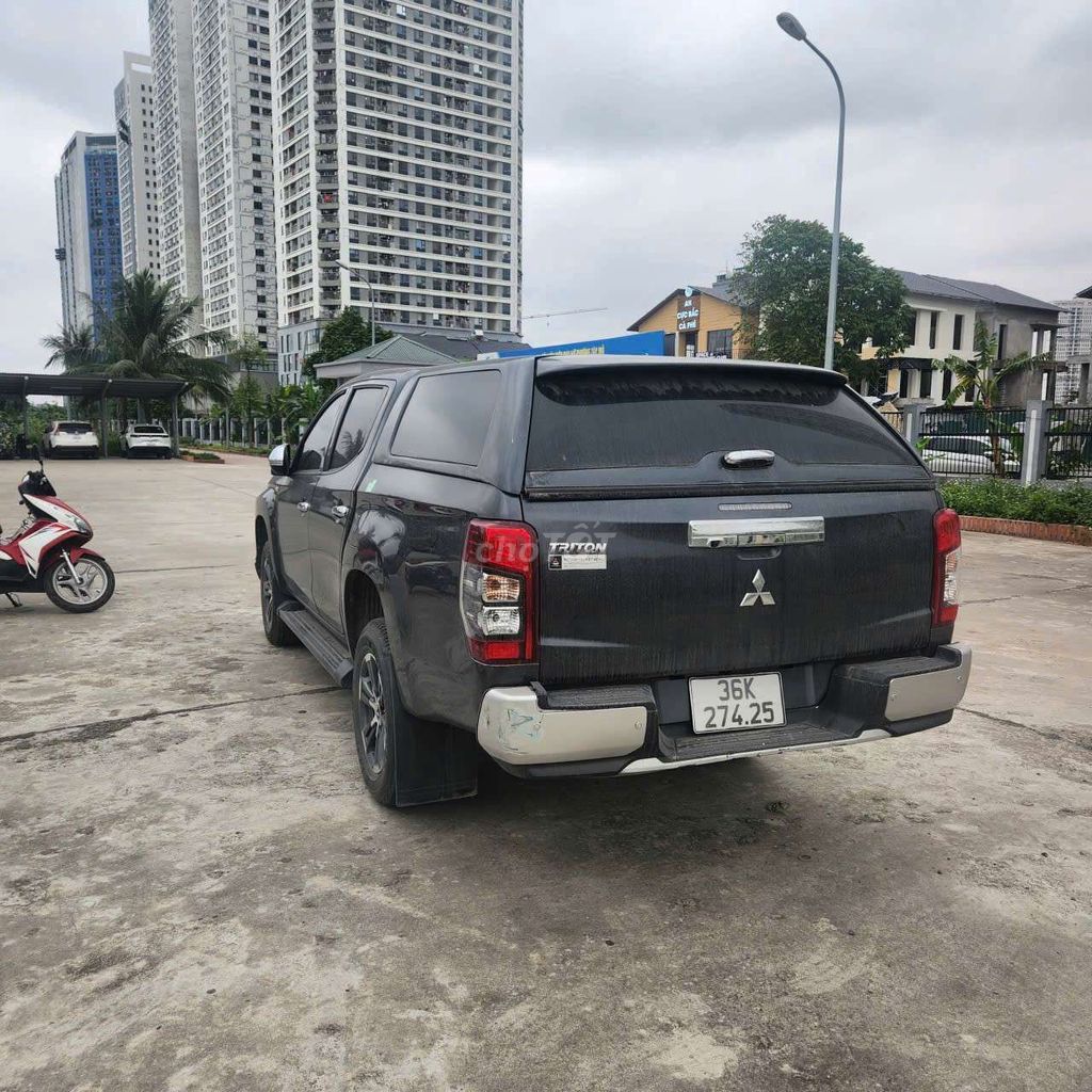 Mitsubishi Triton 2023 Tự động Xám 5 chỗ