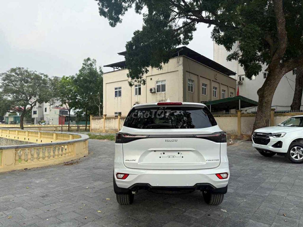 ISUZU 2025 - 7 CHỖ BỀN, ĐẸP. Mua bán Ô tô tại Thành phố Thanh Hóa Thanh Hóa được đăng bởi Thi Nguyễn hình 3