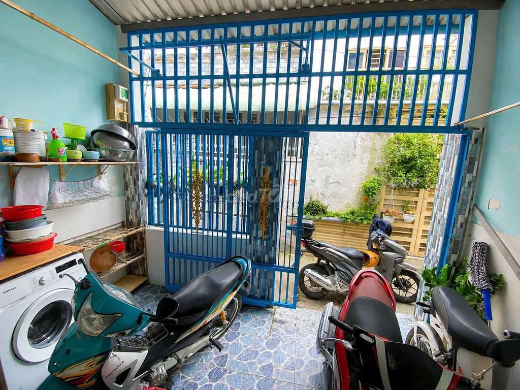 Nhà ngã tư ga 55 M2 chỉ 2,X tỷ 
