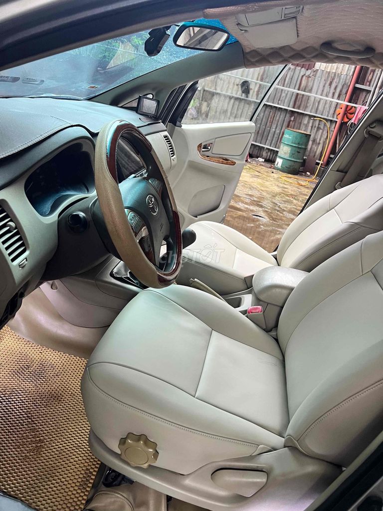 Toyota Innova 2014 -2.0E xe Chuẩn gia đình xịn. Mua bán Ô tô tại Thị xã Tân Uyên Bình Dương được đăng bởi oto bay quynh  hình 6