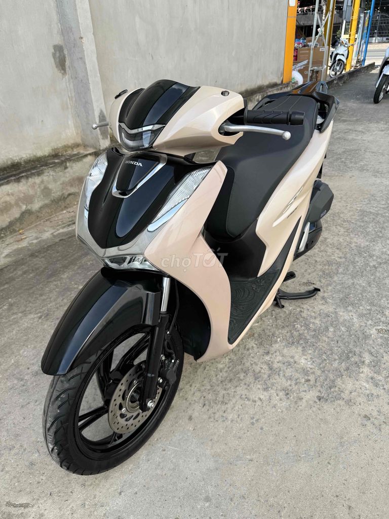 Sh 150 abs 2022 bản độ hãng như mới.. Mua bán Xe máy tại Quận Ô Môn Cần Thơ được đăng bởi Trần Tùng hình 12