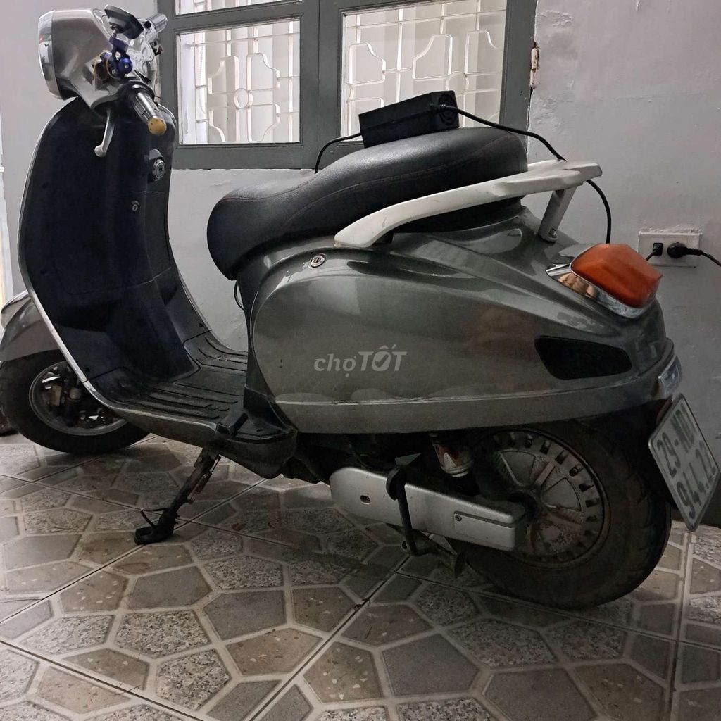 Xe máy điện Vespa 2019 màu Xám. Mua bán Xe điện tại Quận Hoàng Mai Hà Nội được đăng bởi Tuấn Trịnh Anh hình 2