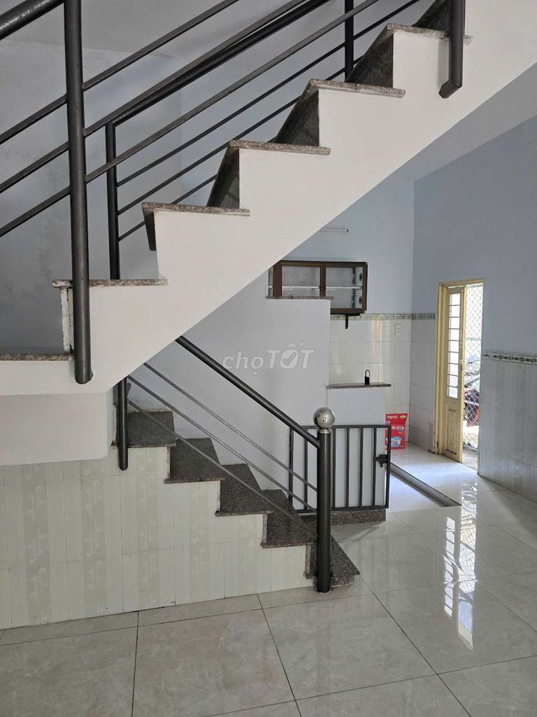 Дом в районе Phuong 8, рядом с Mercedes на Quang Trung