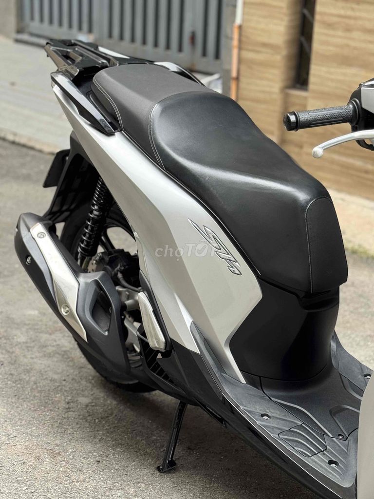 honda sh 125i màu bạc xe đẹp keng bstp 9 chủ. Mua bán Xe máy tại Quận Gò Vấp Tp Hồ Chí Minh được đăng bởi CHXM 86 chuyên bán xe trả góp hình 10