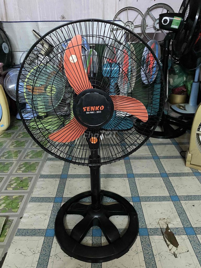 Quạt đứng Senko B4 Đen cao vừa chạy mạnh êm. Mua bán Quạt tại Quận 1 Tp Hồ Chí Minh được đăng bởi Chú Nghị BÁN QUẠT VÀ SỬA ĐỒ ĐIỆN CŨ hình 1