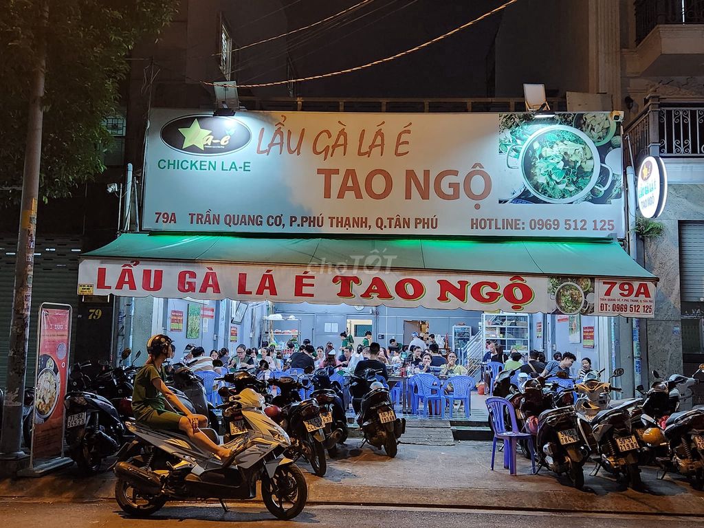 Tuyển 1 phục vụ nam ca sáng (Ca cố định)