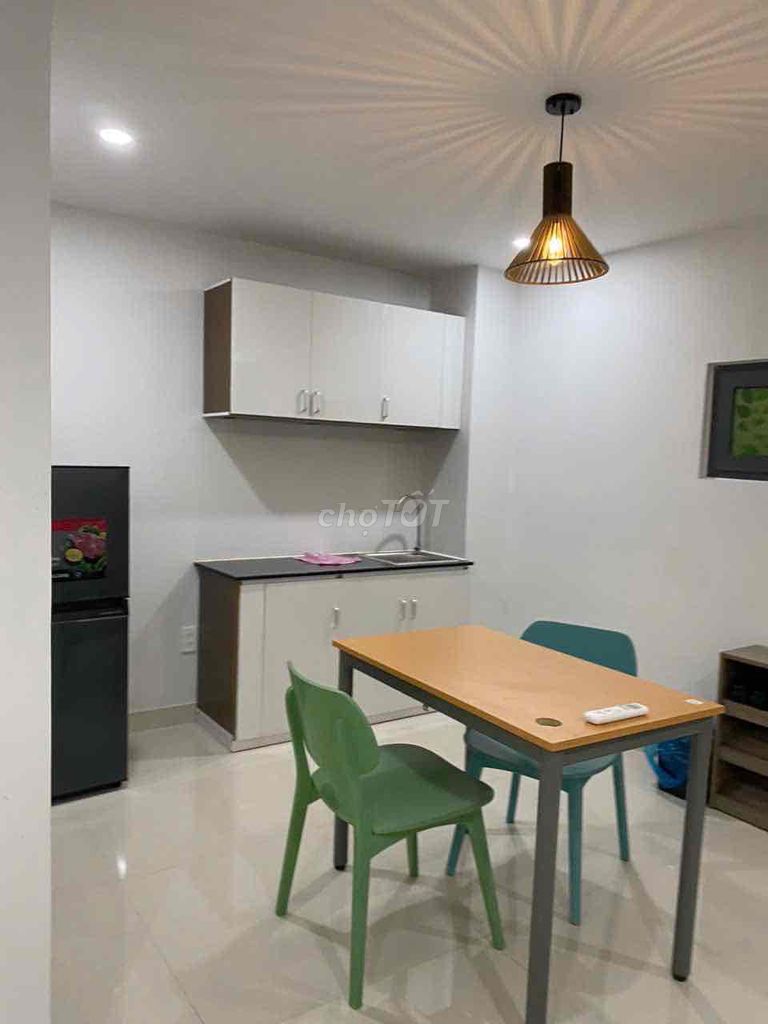 trống sẫn Studio rộng 40m2 - full nội thất - ngay Công viên làng hoa