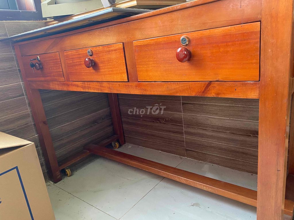 Bàn làm việc gỗ tràm 1m2x80cm. Mua bán Bàn ghế tại Thành phố Thủ Dầu Một Bình Dương được đăng bởi Lê phương BDS TDM BD hình 1