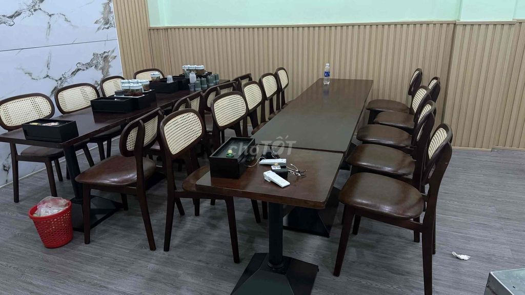 Bàn ăn gỗ vuông màu nâu mới 90%. Mua bán Bàn ghế tại Quận Tân Phú Tp Hồ Chí Minh được đăng bởi Phạm thị kim ngân  hình 1