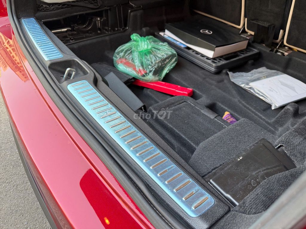 Mercedes GLC300 2018 model 2019 màu đỏ. Mua bán Ô tô tại Quận Thanh Xuân Hà Nội được đăng bởi Nguyễn Tuấn Hoàng hình 18