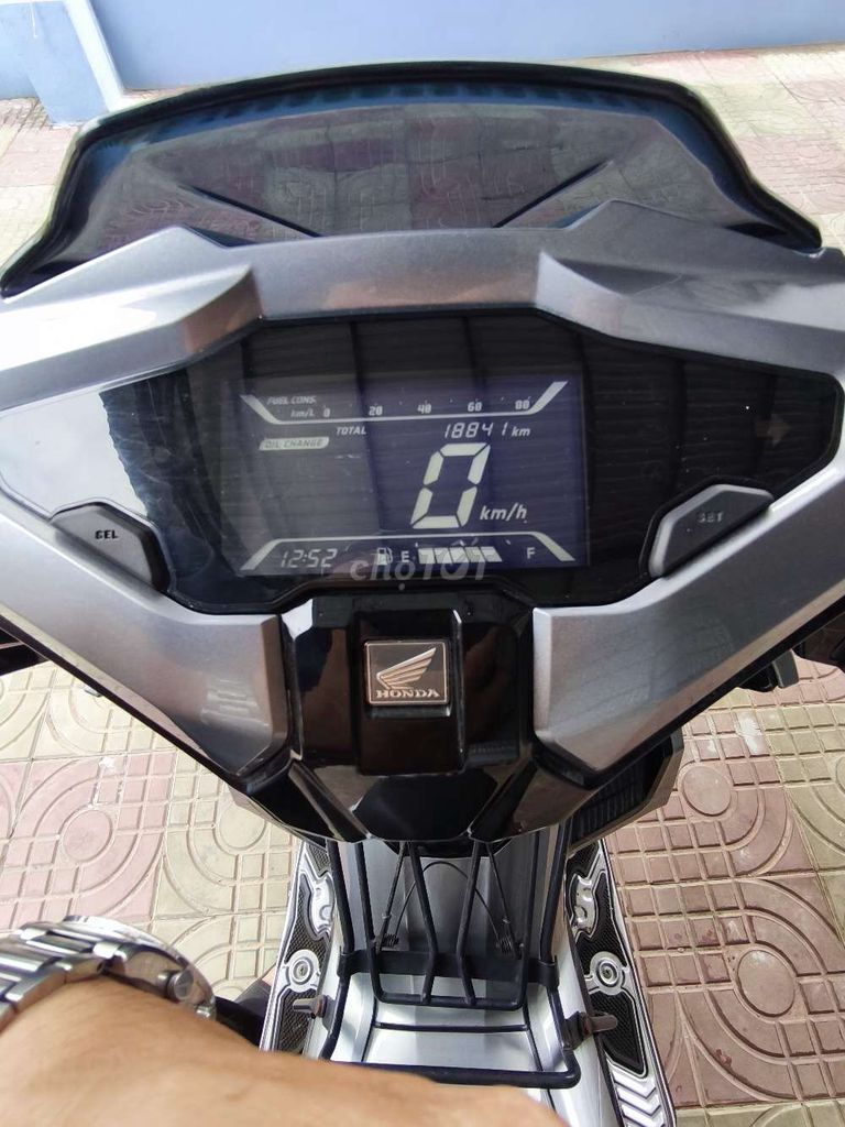 Honda Air Blade 2022 125cc Bạc. Mua bán Xe máy tại Thành phố Trà Vinh Trà Vinh được đăng bởi Tinh Vo hình 8