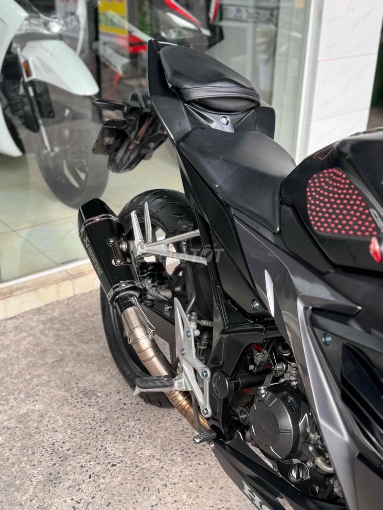 Cần bán Honda CBR150R 2020 Abs Biển SG 9 chủ. Mua bán Xe máy tại Quận Bình Tân Tp Hồ Chí Minh được đăng bởi Việt Motor Bình Tân hình 4