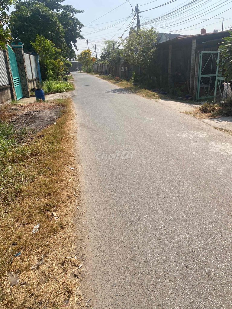 Bán lô đất 5x20m mặt tiền nhựa đường Nguyễn Thị Quyên,ấp9,giáp hocmon