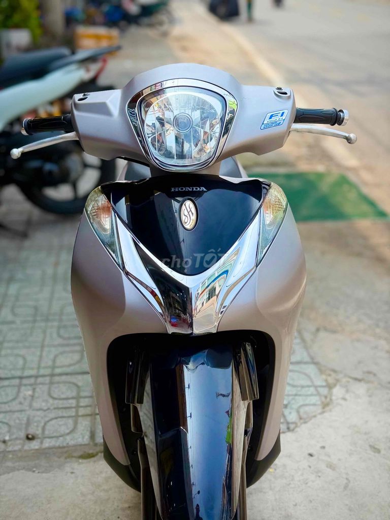 Специальная серая модель Honda SH 2018
