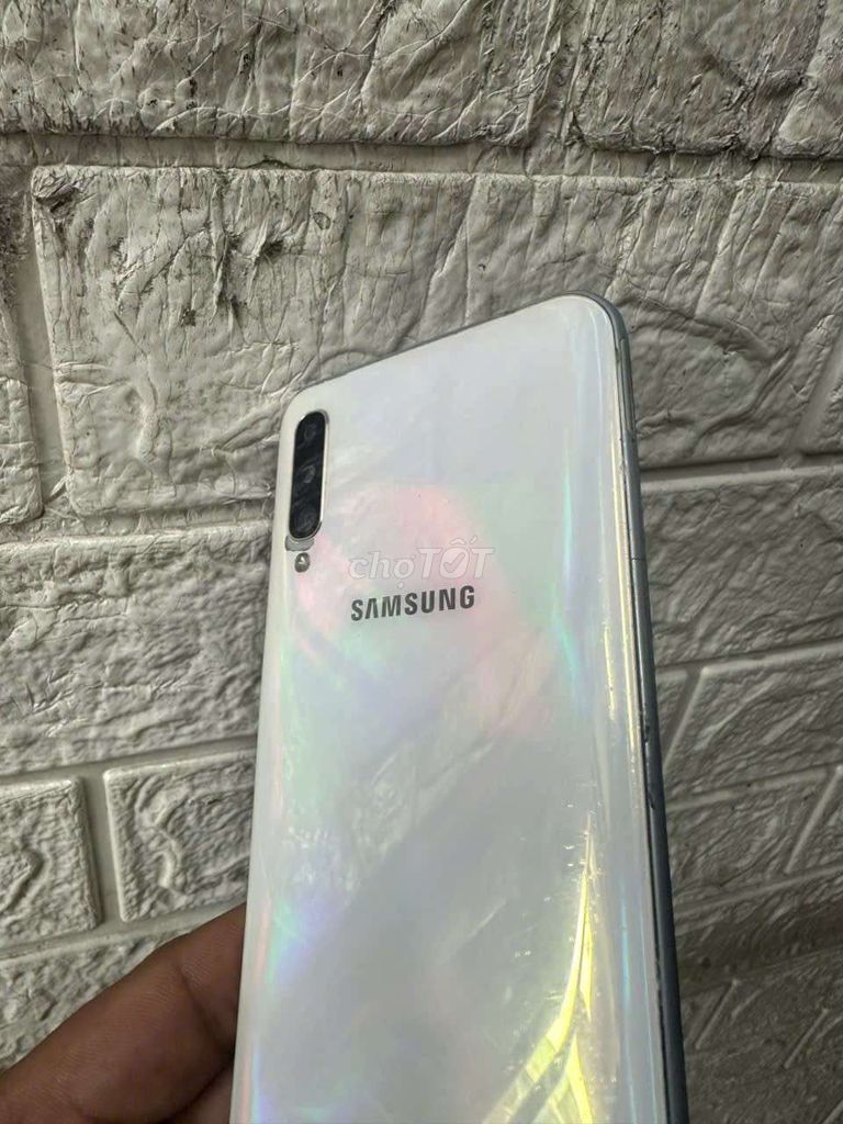 Samsung A50 4/64GB Trắng. Mua bán Điện thoại tại Quận Ninh Kiều Cần Thơ được đăng bởi Giá rẻ hình 1